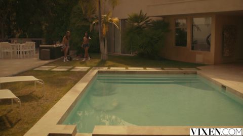 Riley Reid et Megan Foxx dans plan à trois