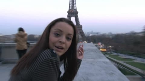 A Paris, elle veut juste du sexe anal