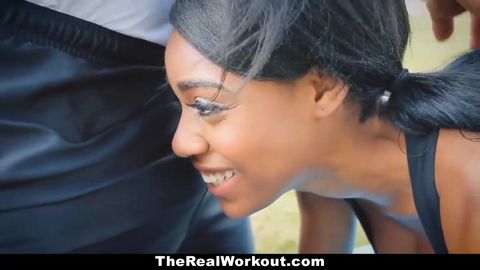 Un Young Porn avec une teen black à gros nichons