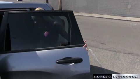 Il veut juste baiser ma grosse chatte