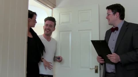 Scène porno de femmes au foyer très excitées