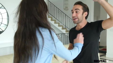 Après cigarette, elle besoin d&rsquo;un baise hard