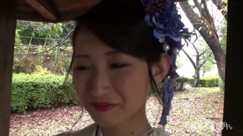 Cette petite Japonaise se fait filmer en pleine baise en POV