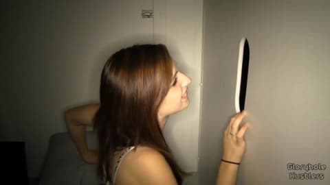 Orgie Sauvage au Gloryhole de la Salope