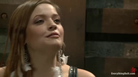 Lorelei s&rsquo;offre à Mark Wood pour une scène entièrement dédiée au fion !