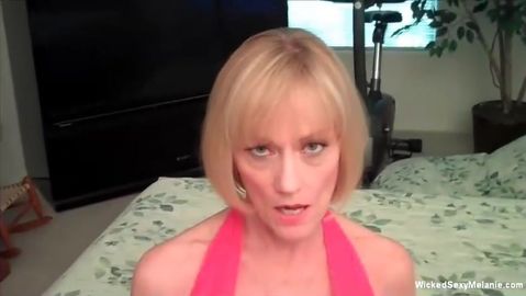 GILF blonde dans porno maman salope