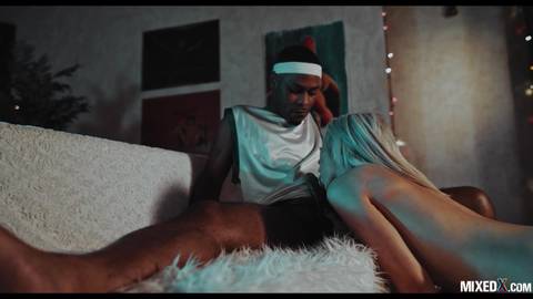Christina Shine aime branler une bite black sur Xnxx