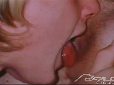 Vie à trois dans une vintage video porno gay