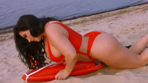 Korina fait du Sexe A La Plage