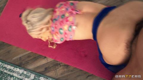 Sex Xxx anal pour la teen Kenzie Reeves