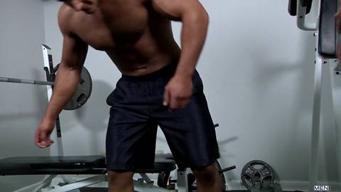Bodybuilding torse nu pour le gay porno