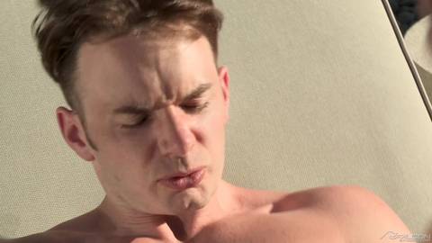 Addison Graham se fait enculer par Dante Colle qui lui pénètre dans son cul serré !