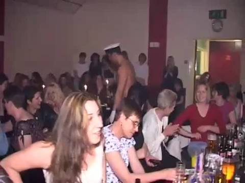 Video porno vintage dans une boîte de nuit