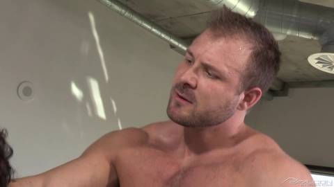 Austin et Nicoli dans film porno gay