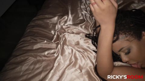 Kira Noir et Air Thugger dans un sexy xxx hd