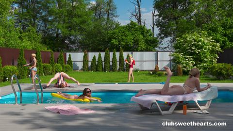 Rebecca Nikson et Nicole Murkovski dans leur orgie lesbienne à la piscine !