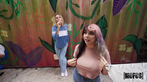 La jeune Carly Rae suce en POV la grosse bite raide du vendeur de glace !