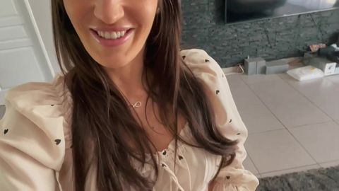 Française filmée recevant une creampie crémeux en levrette