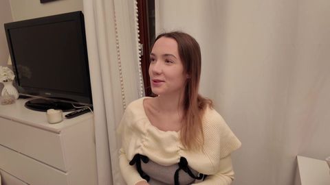Aphrodixia se fait sodomiser brutalement en levrette debout !
