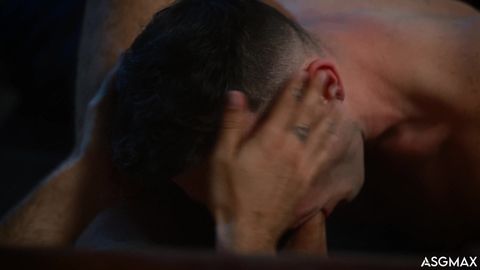 Ryder Owens suce la bite raide de Noah Asli en baise gay bestiale