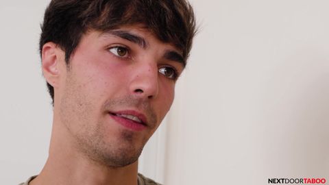 Ethan Tate aime donner un blowjob à son demi-frère Jacob Acosta