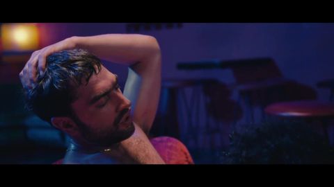 Le nouveau black du queer club baise avec un ange