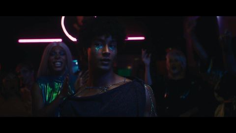 Le nouveau black du queer club baise avec un ange